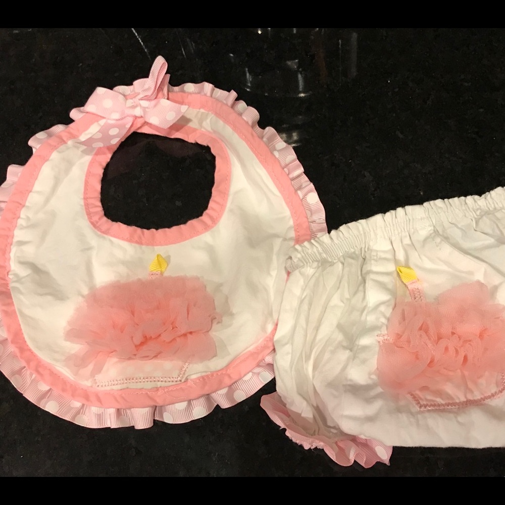 Lil cupcake mud pie bib and bloomers 😍